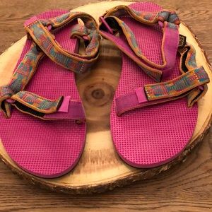 Size 10 Tevas